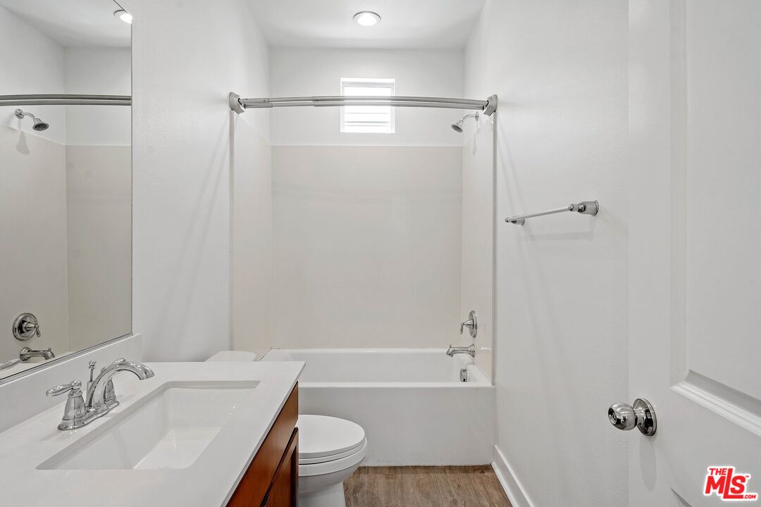 659 Daniel Freeman Circle Inglewood, CA 90301 - Photo 24 of 34 a bathroom with a sink toilet and shower