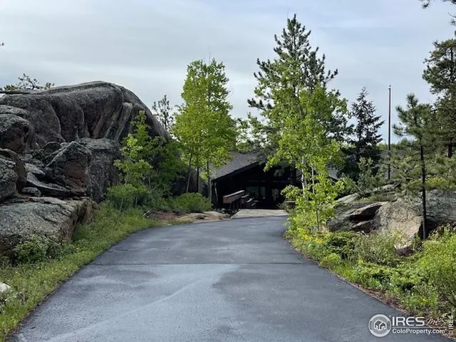 a road view with a outdoor space