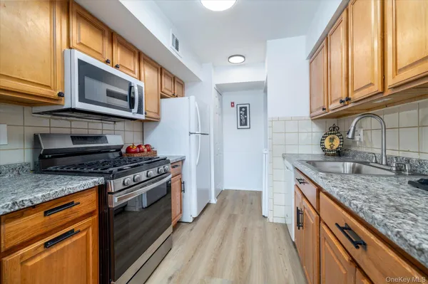 $459,999 | 64 Storm Drive, Holtsville, NY 11742