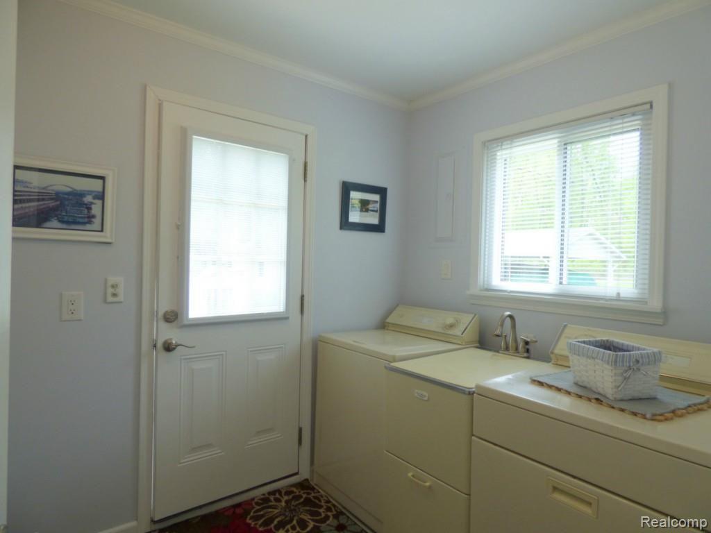 10965 Wynns Road Pinckney, MI 48169 - Photo 21 of 26 21 LAUNDRY ROOM.jpg