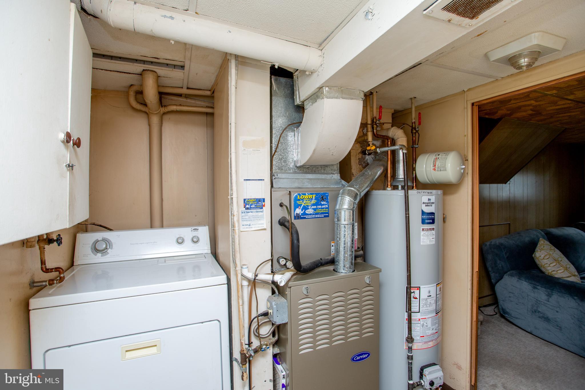 1264 Tulip Road Warminster, PA 18974 - Photo 13 of 21 a utility room with dryer and washer