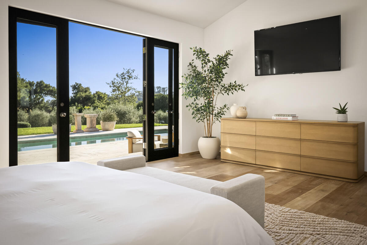 1190 Garden Lane Montecito, CA 93108 - Photo 17 of 43 .