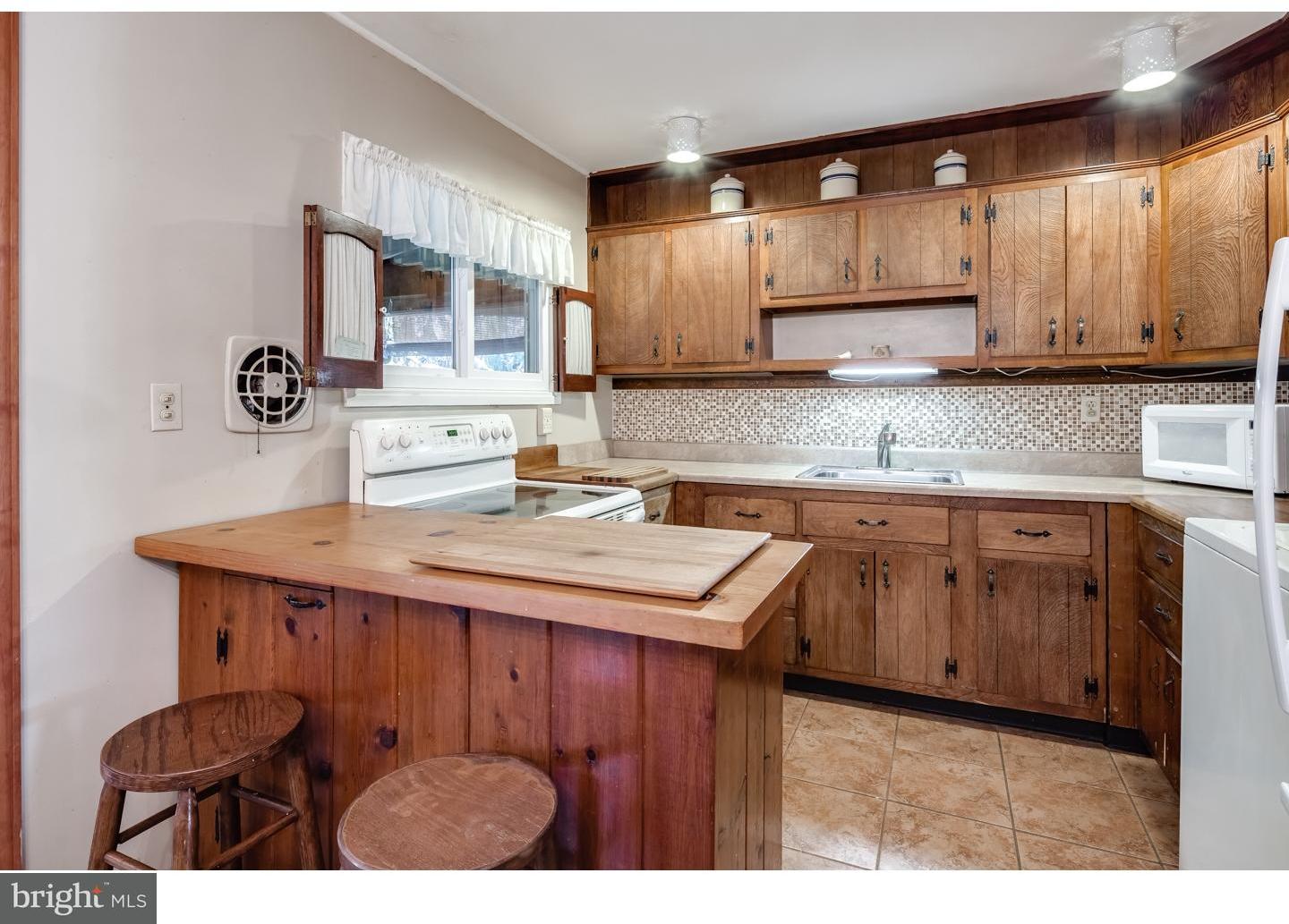 2 Haven Road Levittown, PA 19056 - Photo 6 of 20 Kitchen