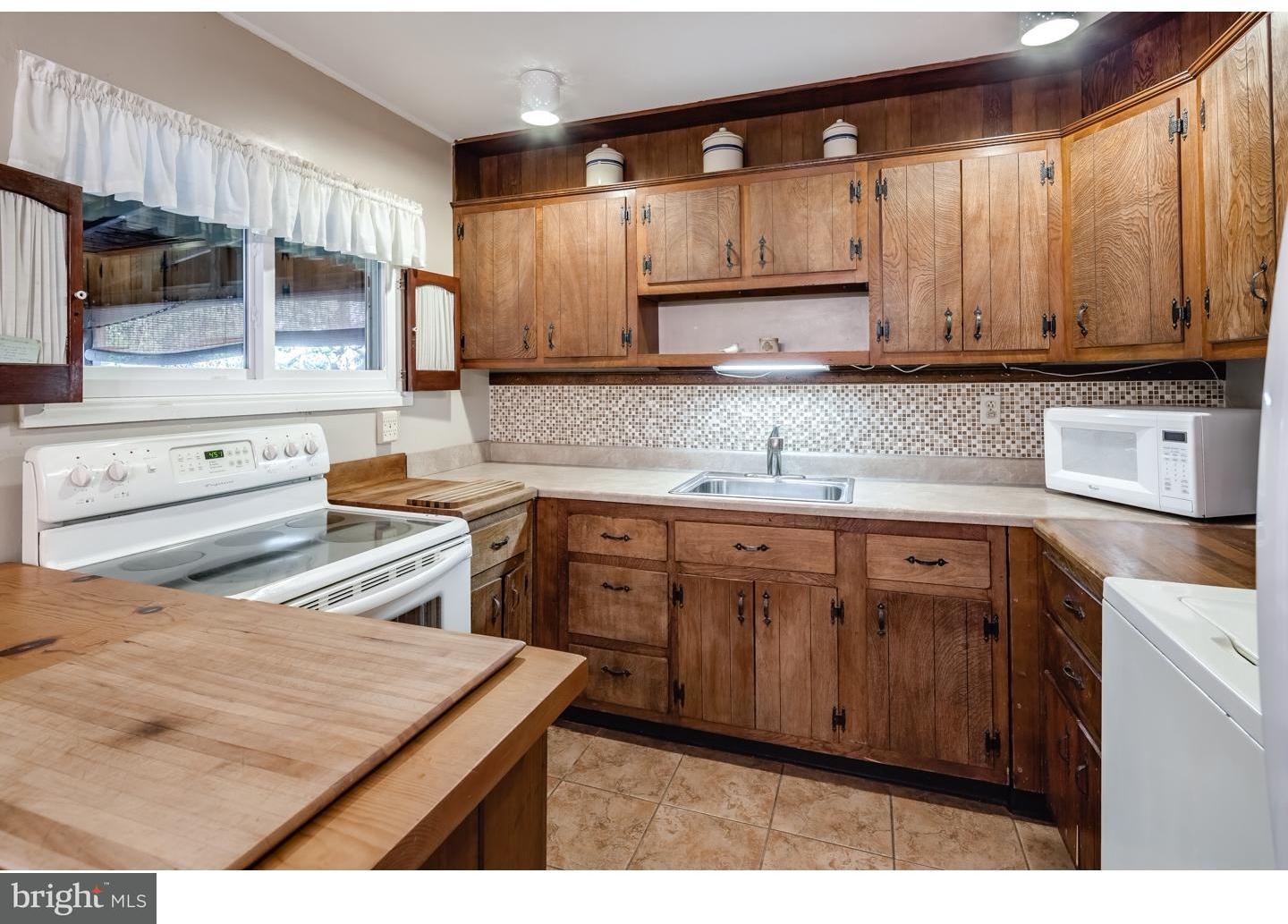 2 Haven Road Levittown, PA 19056 - Photo 8 of 20 Kitchen