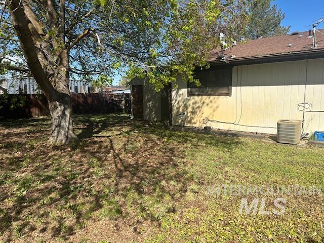 601 Riggs Avenue Emmett, ID 83617 - Photo 15 of 46 View of yard