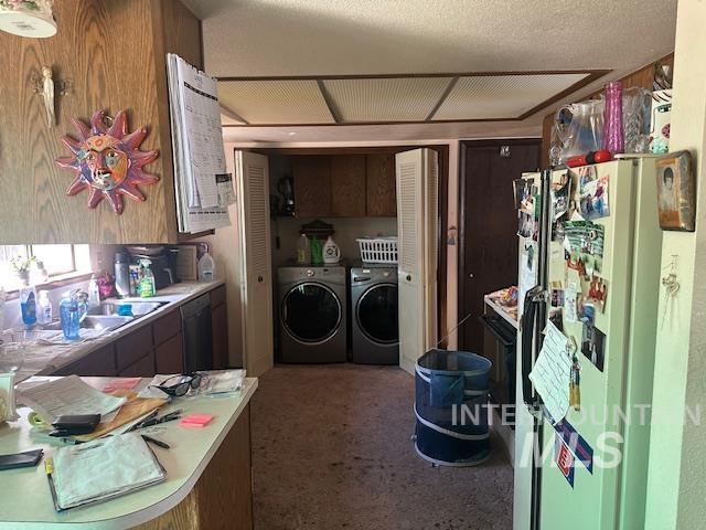 601 Riggs Avenue Emmett, ID 83617 - Photo 22 of 46 Kitchen featuring black appliances, separate washer and dryer, and light countertops