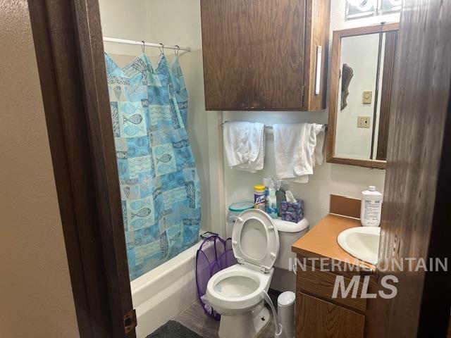 601 Riggs Avenue Emmett, ID 83617 - Photo 41 of 46 Bathroom with vanity and shower / bath combo