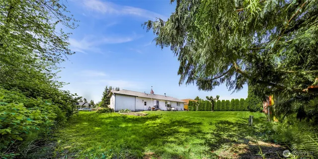a view of a house with a backyard