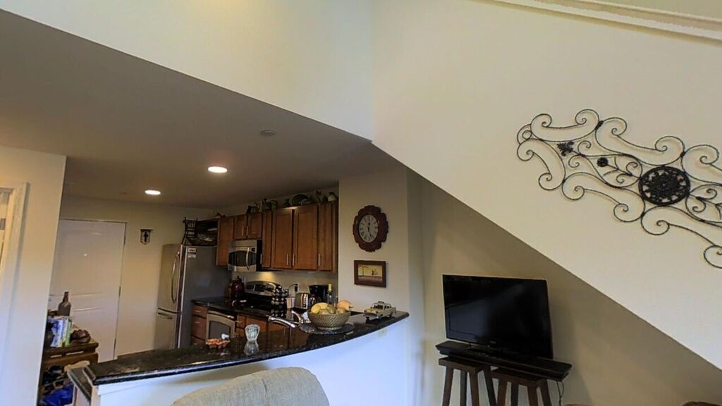 3710 Lower Honoapiilani Road, Unit F44 Lahaina, HI 96761 - Photo 2 of 17 a view of a workspace