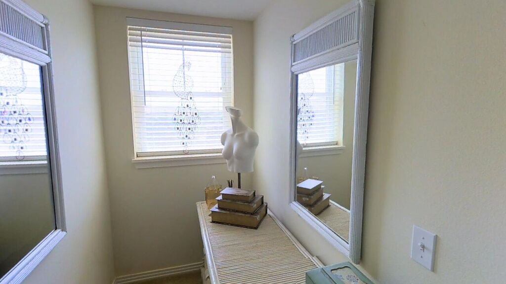 3710 Lower Honoapiilani Road, Unit F44 Lahaina, HI 96761 - Photo 7 of 17 a living room with furniture and a window