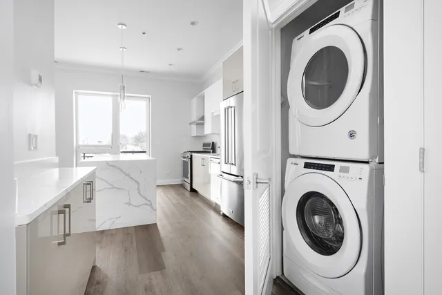 a view of entryway with washer and dryer