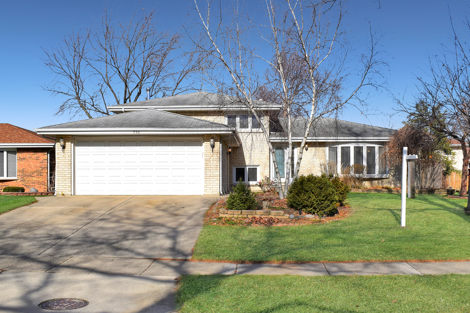 936 Surrey Road Addison, IL 60101 - Photo 1 of 26