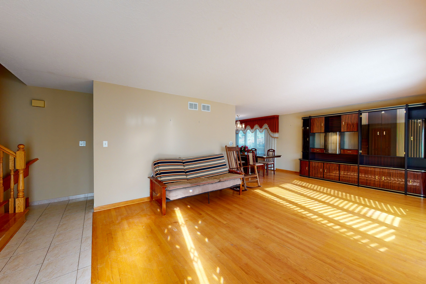 936 Surrey Road Addison, IL 60101 - Photo 2 of 26