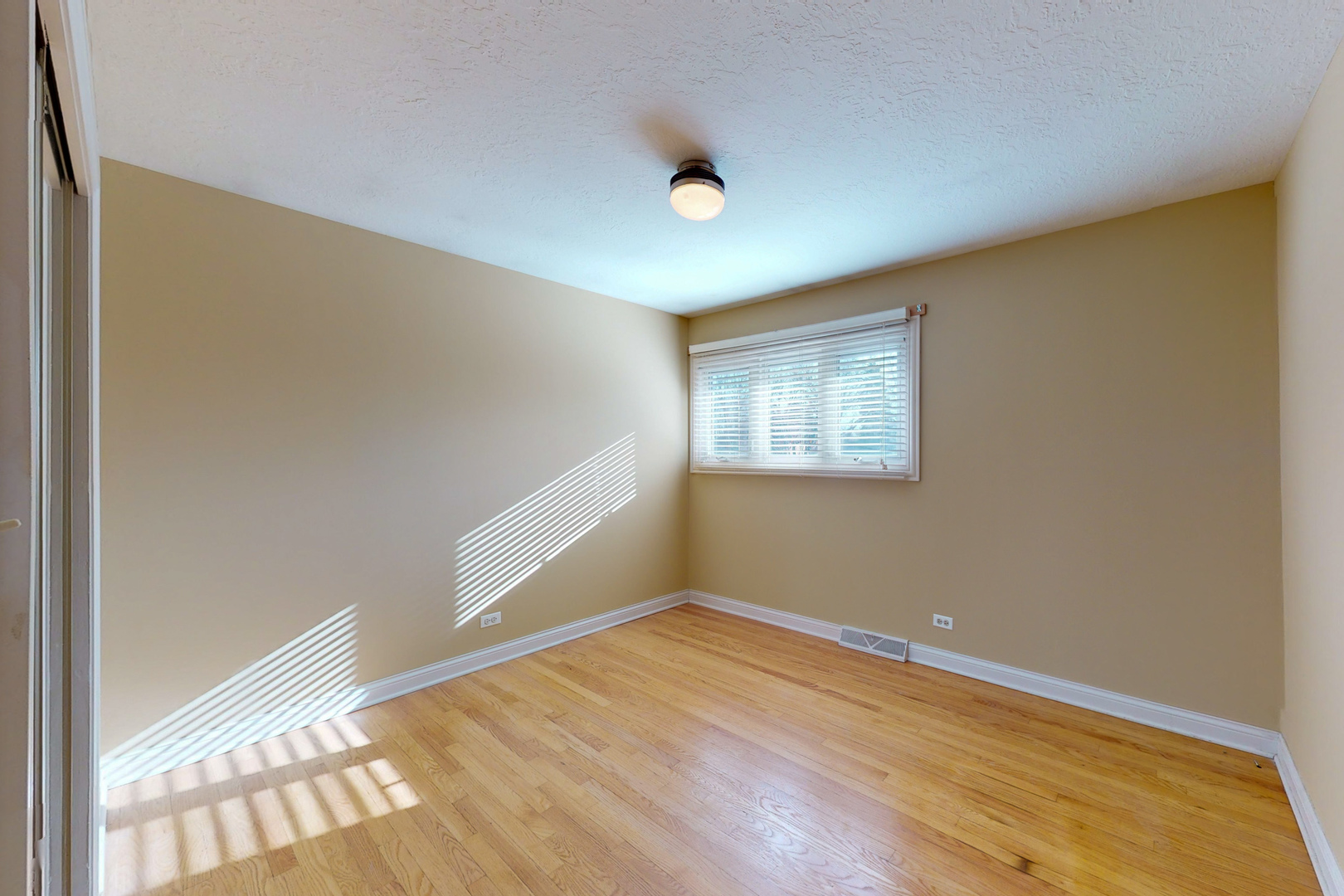 936 Surrey Road Addison, IL 60101 - Photo 14 of 26