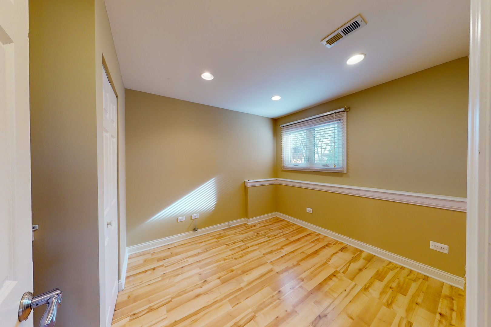 936 Surrey Road Addison, IL 60101 - Photo 18 of 26