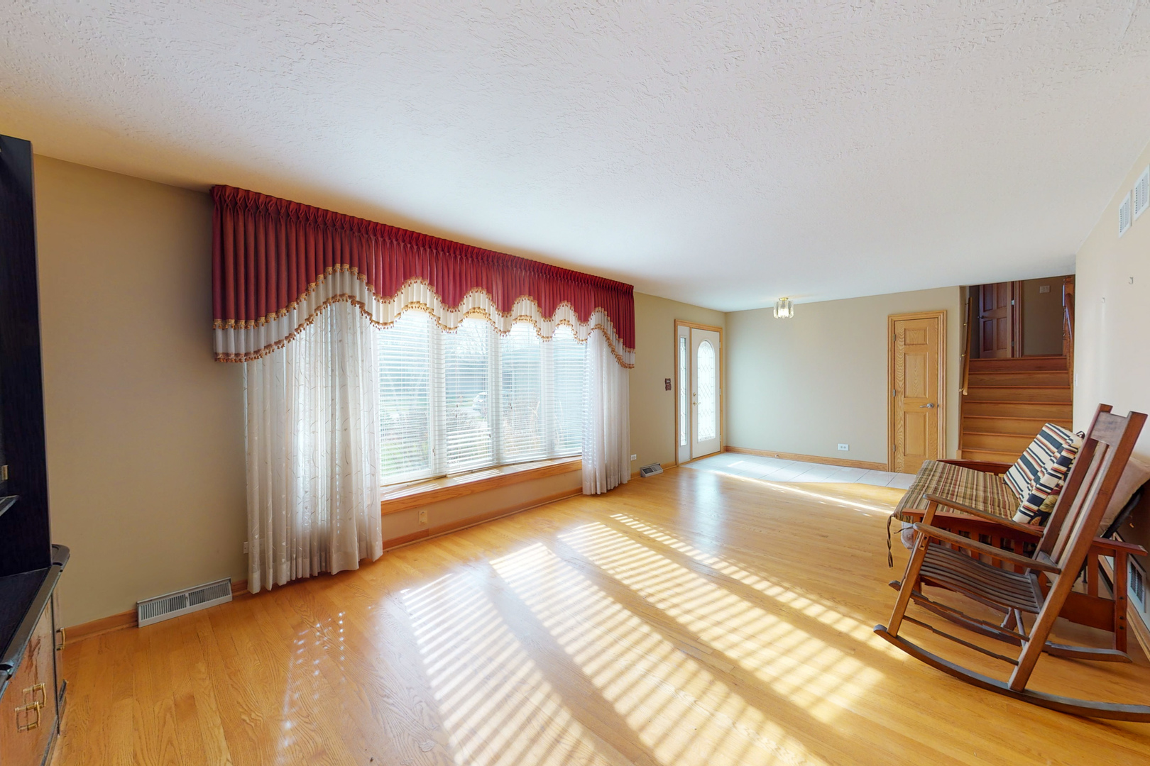 936 Surrey Road Addison, IL 60101 - Photo 4 of 26
