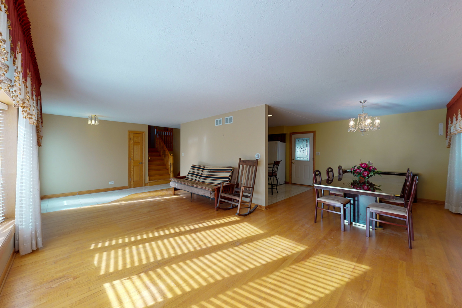 936 Surrey Road Addison, IL 60101 - Photo 5 of 26