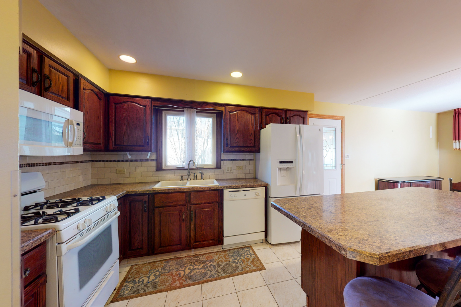 936 Surrey Road Addison, IL 60101 - Photo 7 of 26
