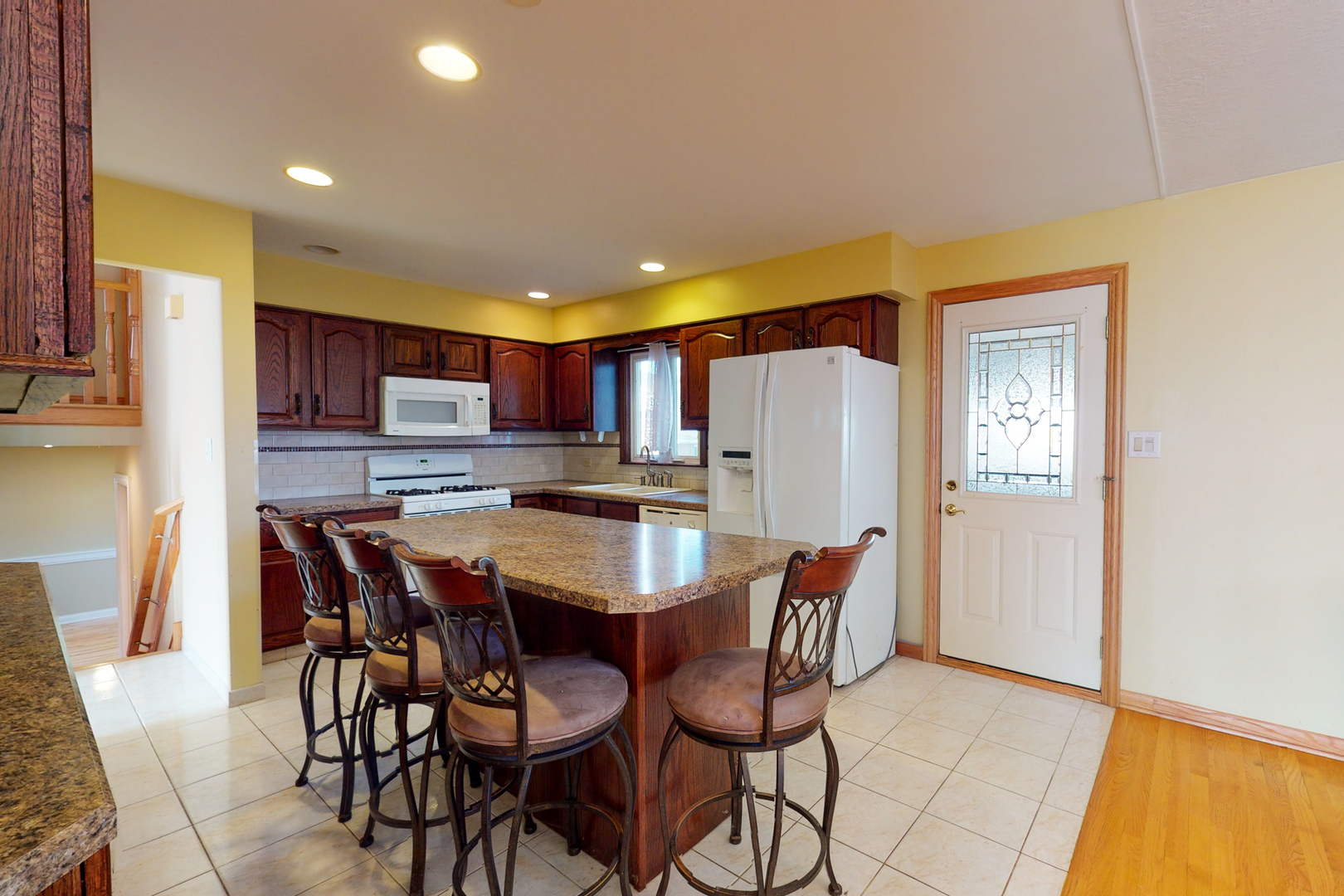 936 Surrey Road Addison, IL 60101 - Photo 9 of 26