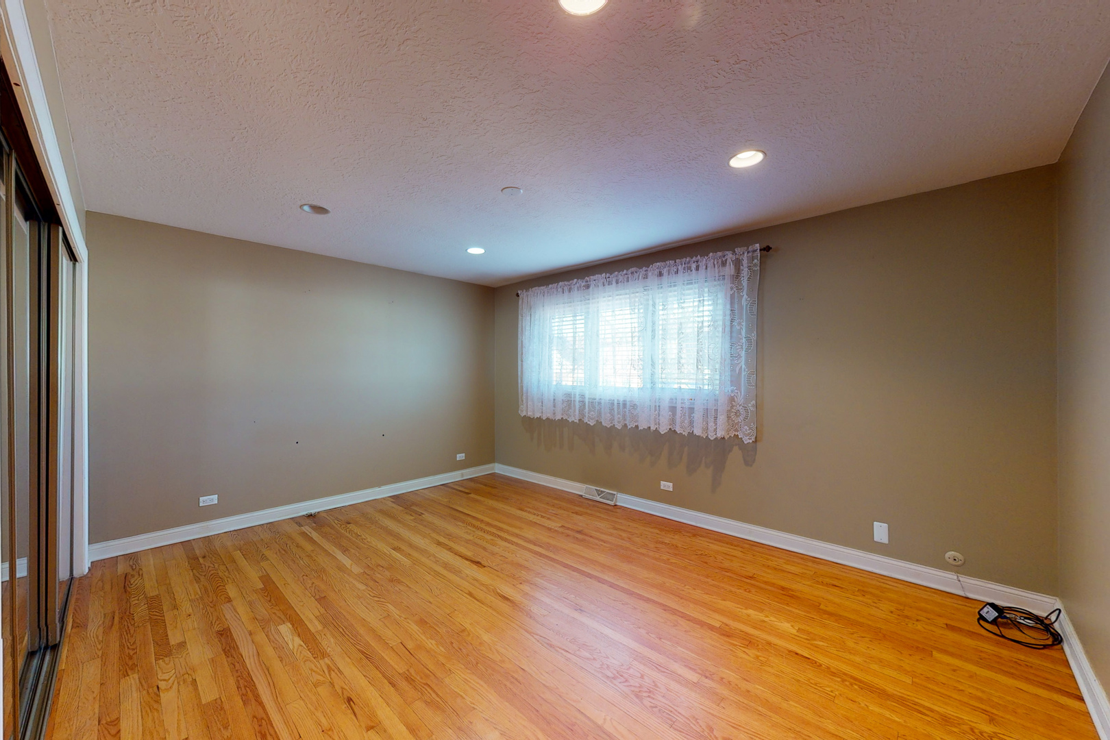 936 Surrey Road Addison, IL 60101 - Photo 10 of 26