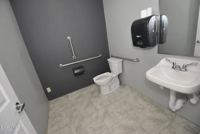 $2,200 | 260 Osborne Road, Colonie, NY 12211