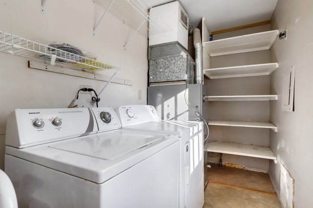 307 Oakwood Road Vernon Hills, IL 60061 - Photo 24 of 28 a utility room with dryer and washer