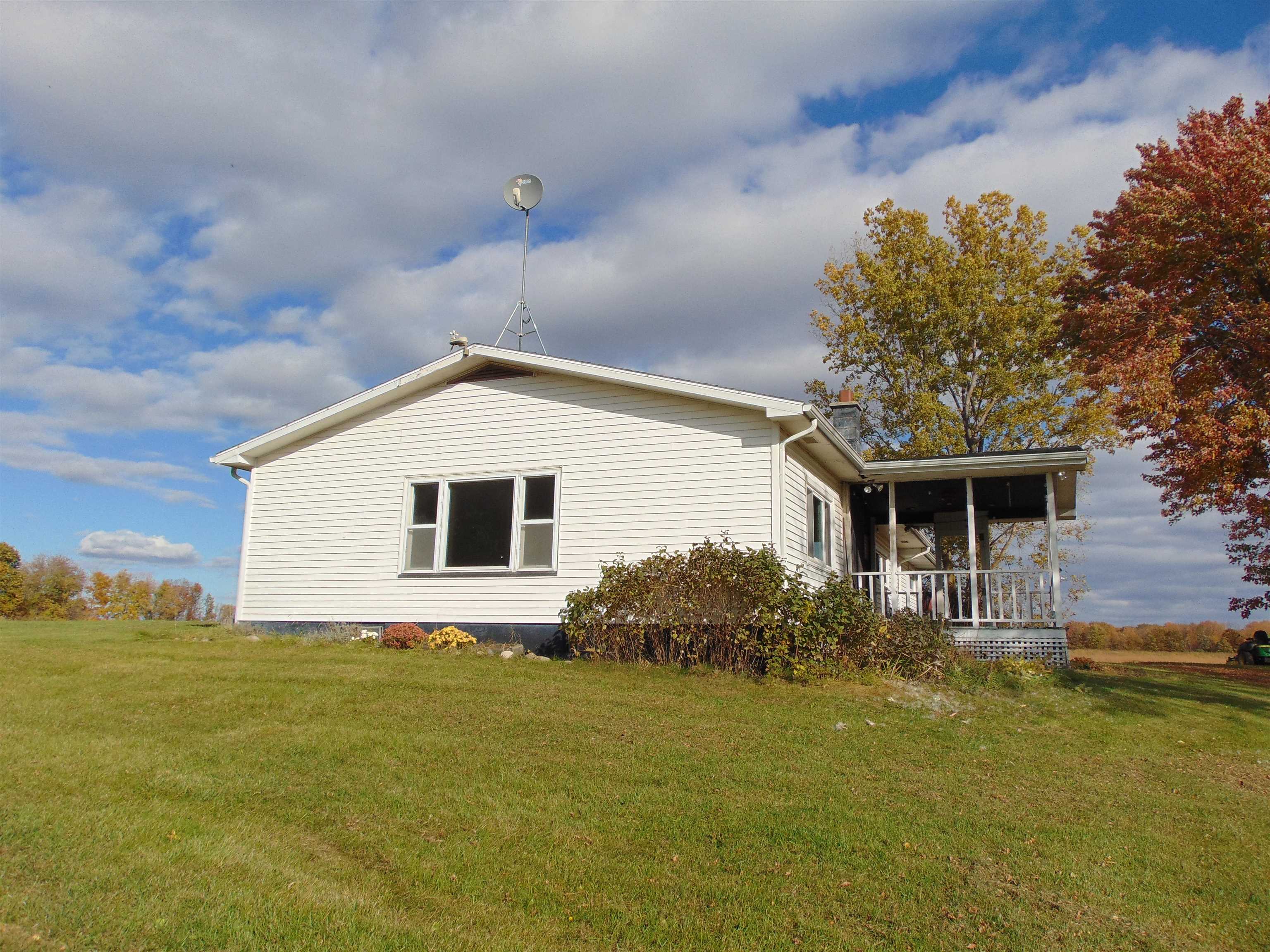 1475 South Osborn Road Sumner, MI 48889 - Photo 4 of 39