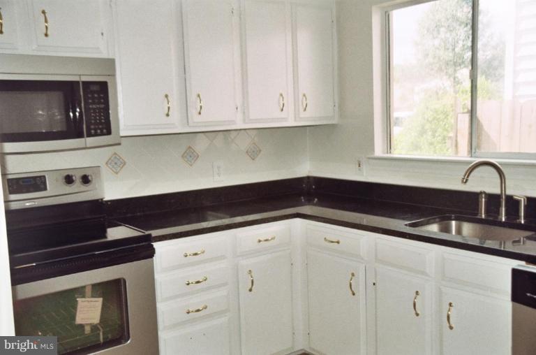 7109 Itte Lane Springfield, VA 22150 - Photo 11 of 14 Kitchen #3