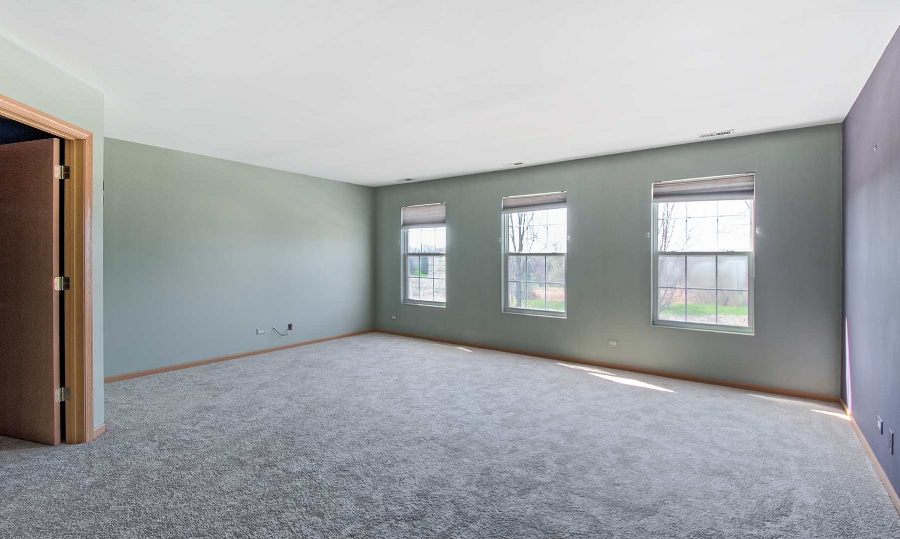 545 North Fox Trail Round Lake, IL 60073 - Photo 9 of 15 an empty room with windows