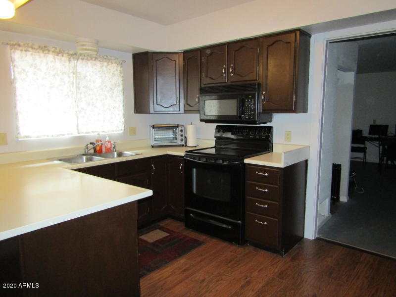 906 South Ridgeway Street Payson, AZ 85541 - Photo 15 of 28 Ground level kitchen