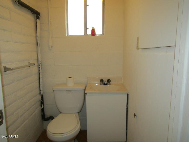 906 South Ridgeway Street Payson, AZ 85541 - Photo 24 of 28 Half bath in bunker room
