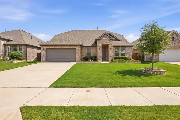$610,000 | 2025 Eagle Boulevard, Fort Worth, TX 76052