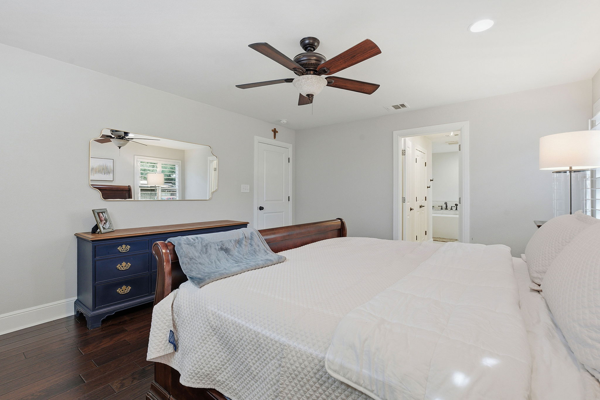 6809 Pioneer Place Austin, TX 78757 - Photo 18 of 33 a bedroom with a bed and a ceiling fan