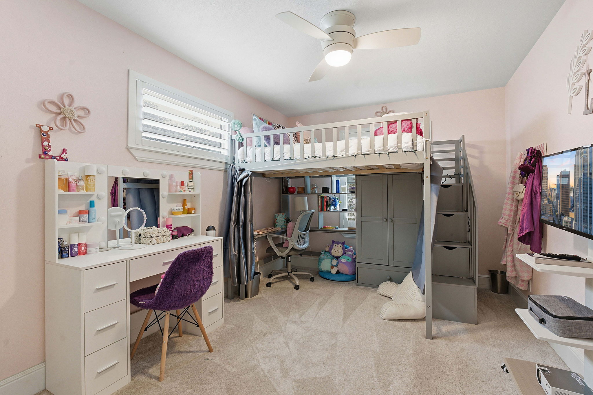 6809 Pioneer Place Austin, TX 78757 - Photo 25 of 33 a view of a room with gym equipment