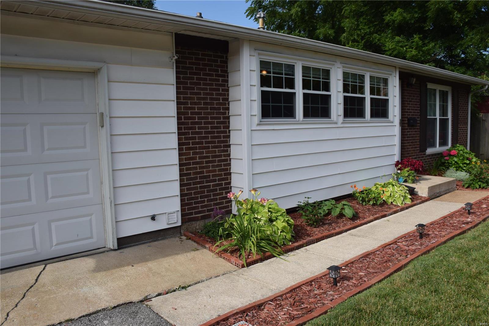2644 Pontoon Road Granite City, IL 62040 - Photo 2 of 28 Gallery Image 2
