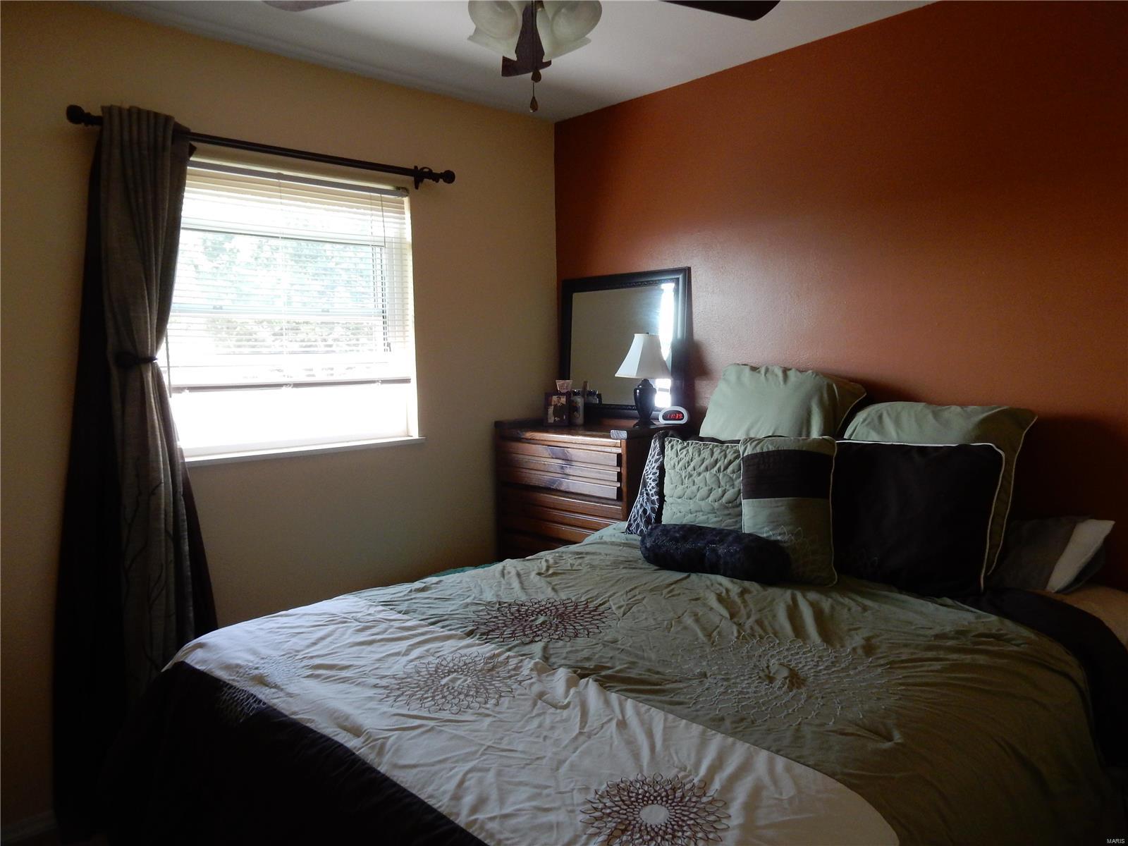 2644 Pontoon Road Granite City, IL 62040 - Photo 17 of 28 Gallery Image 17