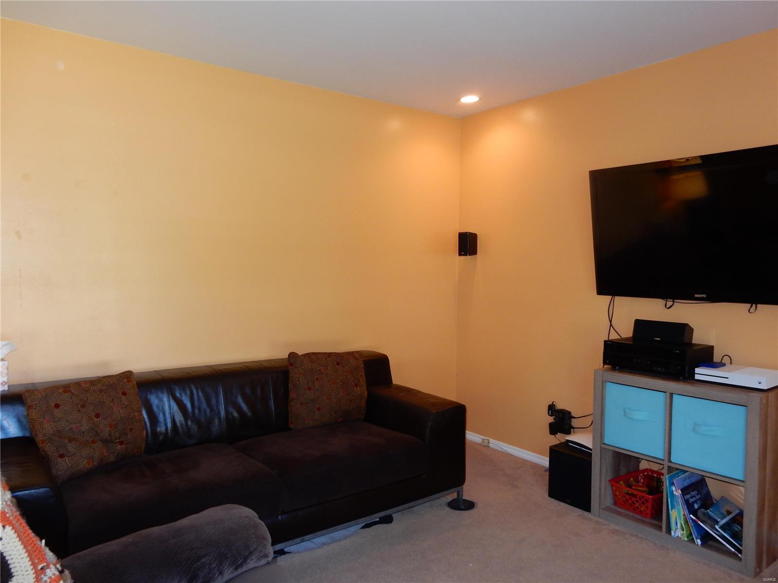 2644 Pontoon Road Granite City, IL 62040 - Photo 5 of 28 Gallery Image 5