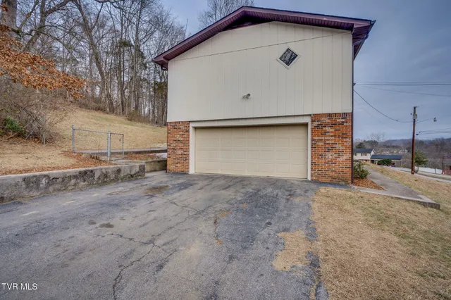 $355,000 | 621 San Antonio Drive, Bristol, TN 37620