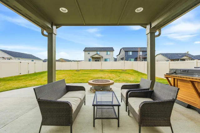 $589,900 | 1724 South Donwood Street, Greenacres, WA 99016