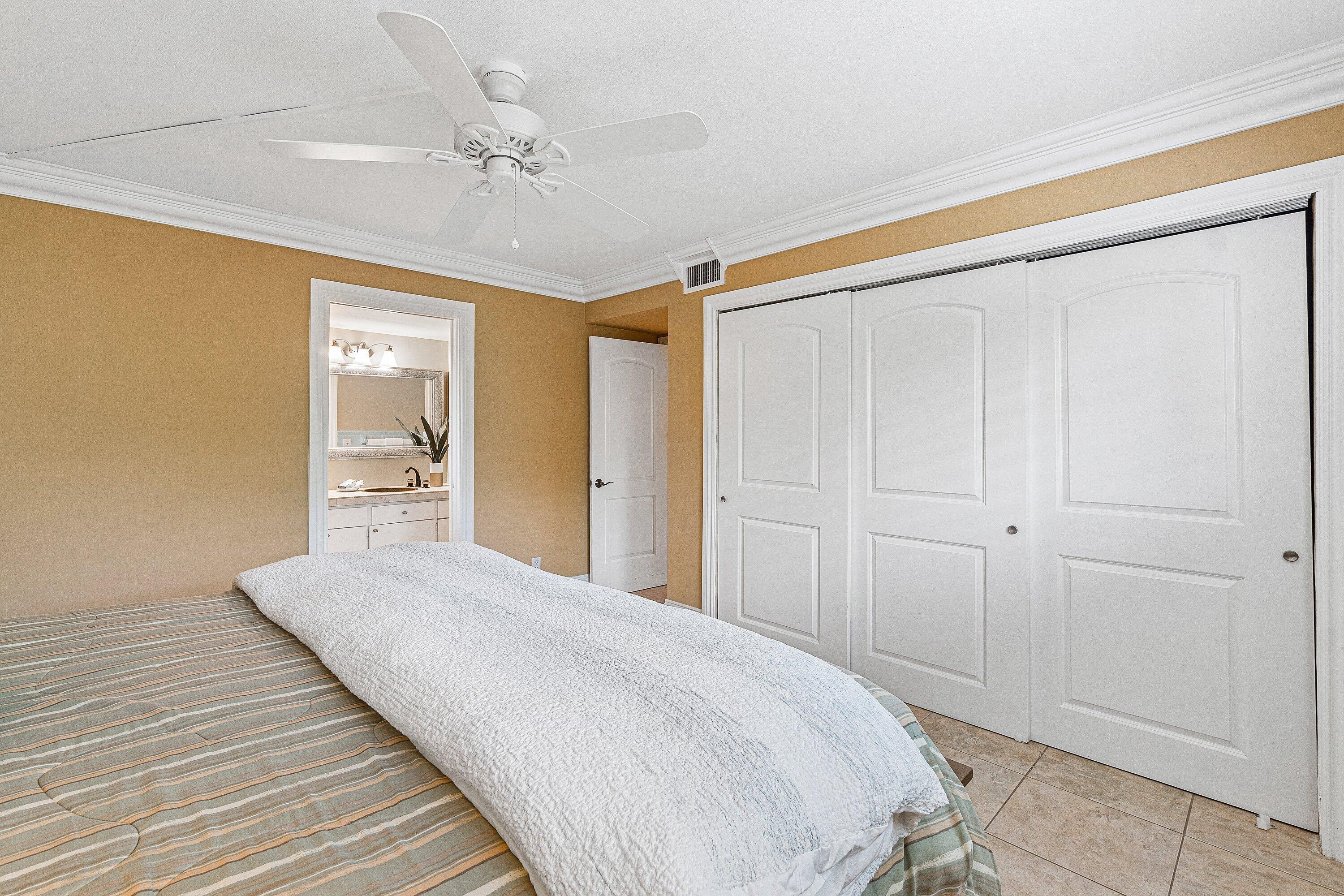 300 East Royal Palm Road, Unit 350 Boca Raton, FL 33432 - Photo 20 of 29 Guest Bedroom