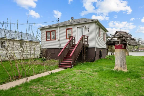 $145,000 | 3213 South Shore Drive, Moline, IL 61265