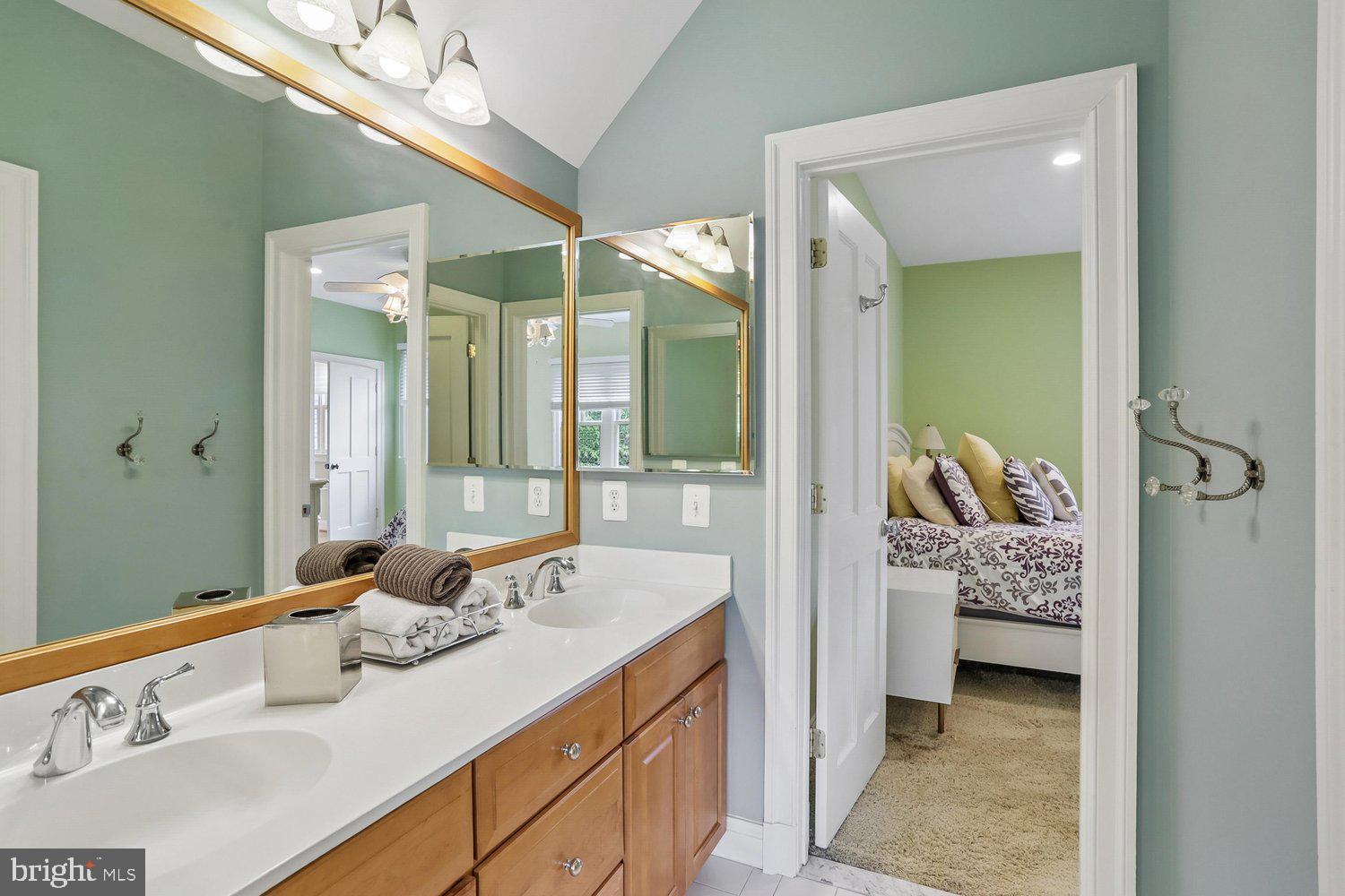 11736 Gainsborough Road Potomac, MD 20854 - Photo 72 of 100 Upper level Full Bath 1