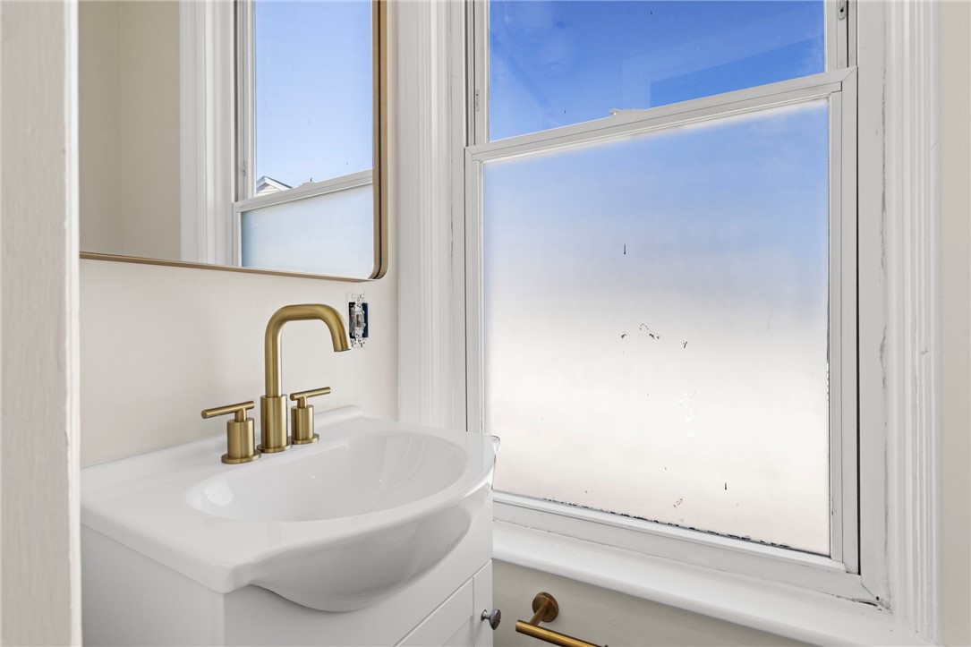 54 East Earle Street Cumberland, RI 02864 - Photo 24 of 44