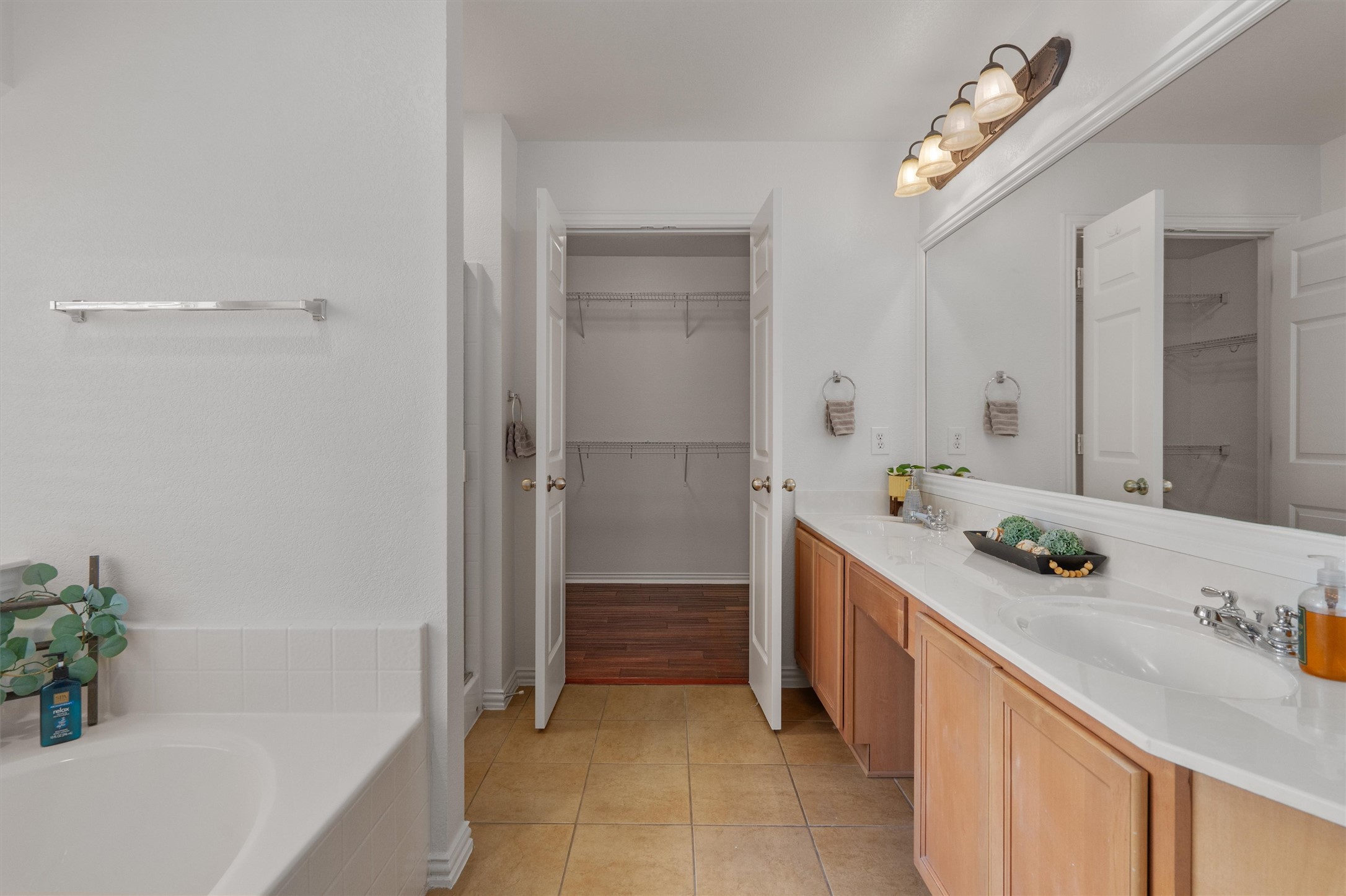 2801 Kickapoo Cavern Drive Pflugerville, TX 78660 - Photo 21 of 38 Primary Bathroom