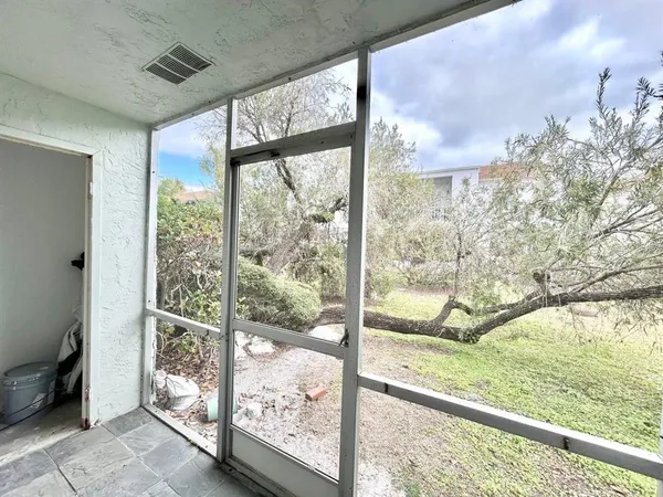 $1,350 | 371 South McMullen Booth Road, Unit 87, Clearwater, FL 33759