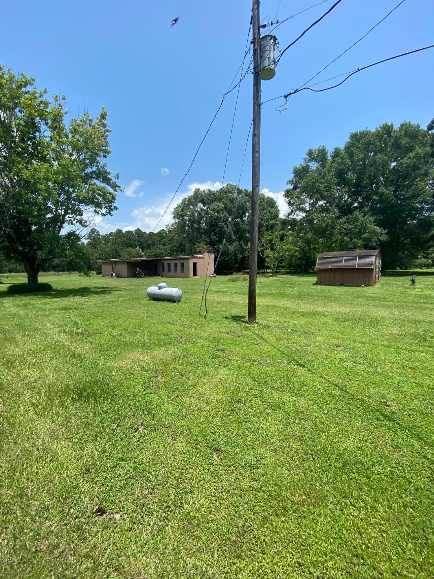 7212 Fountainbleau Road Ocean Springs, MS 39564 - Photo 8 of 9 FB SIDE YARD
