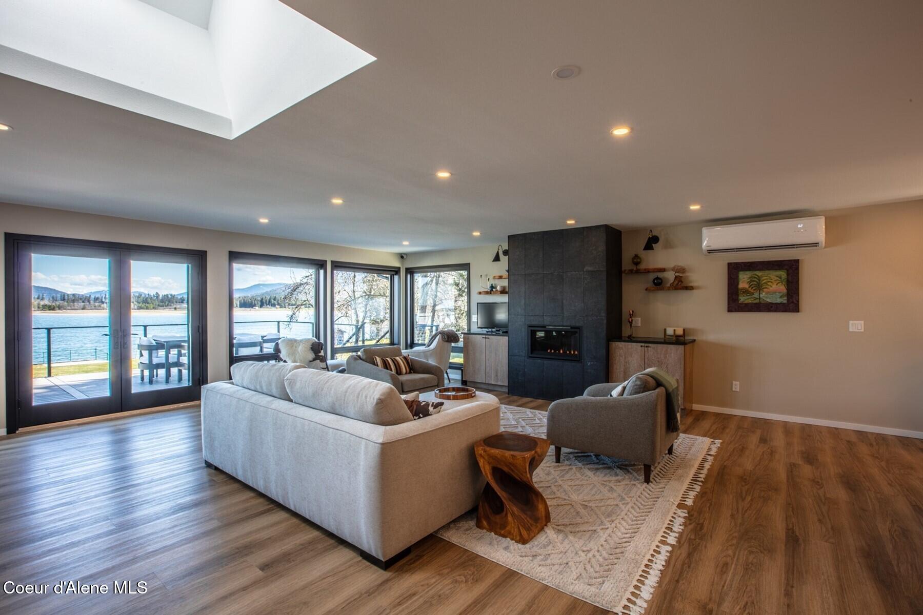 475 Campbell Point Road Laclede, ID 83841 - Photo 11 of 66 Aweiinspiring Vistas Living Area