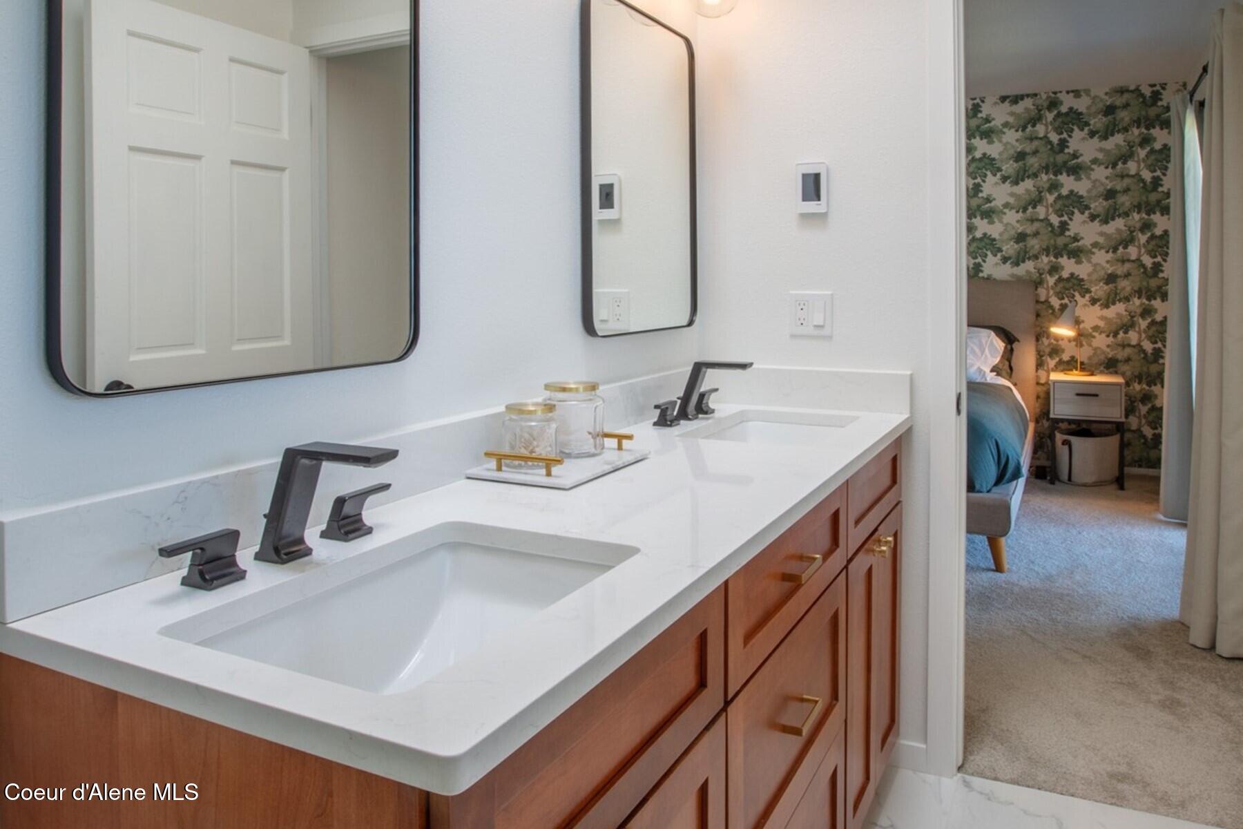 475 Campbell Point Road Laclede, ID 83841 - Photo 26 of 66 Primary bath