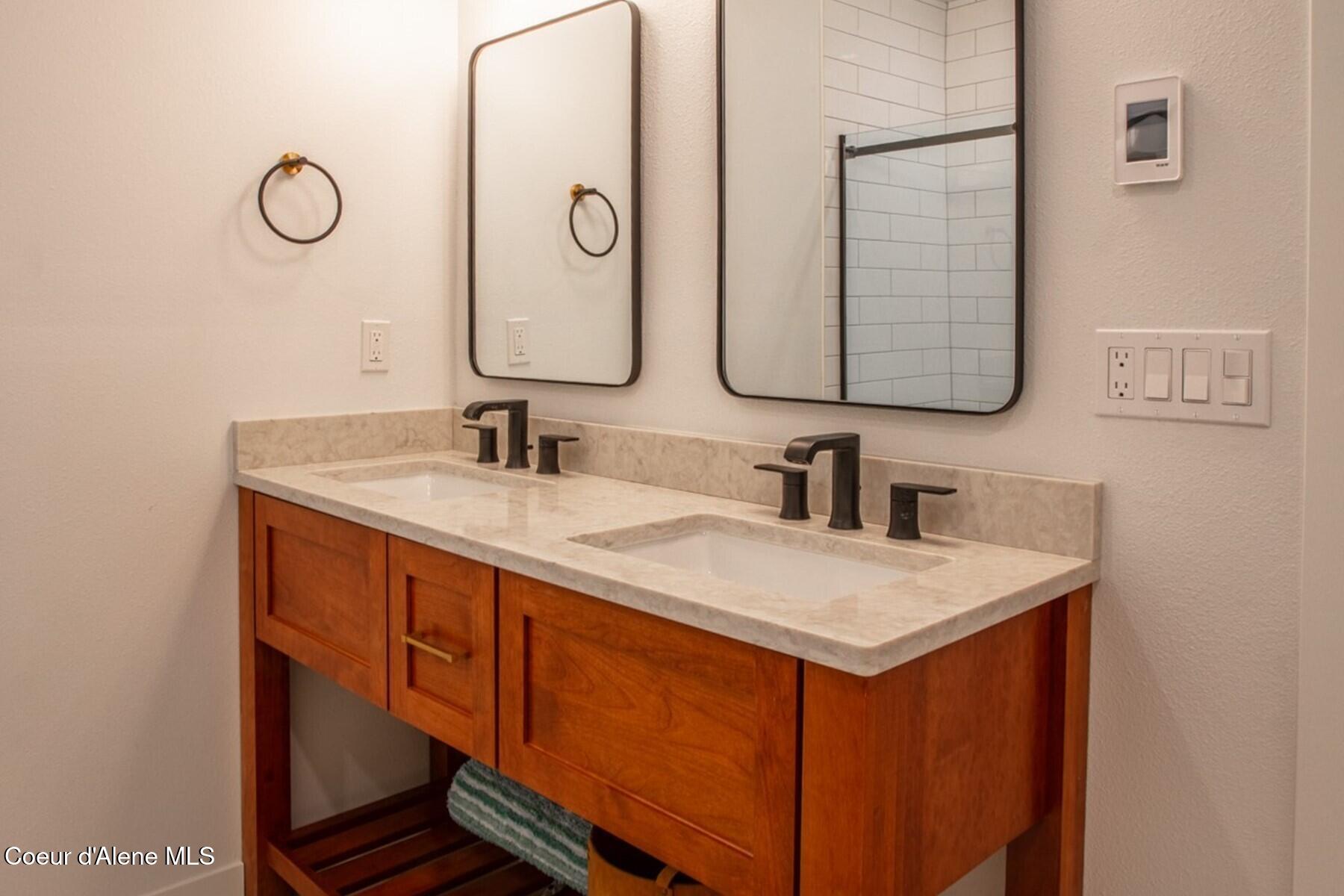 475 Campbell Point Road Laclede, ID 83841 - Photo 29 of 66 Guest Bathroom