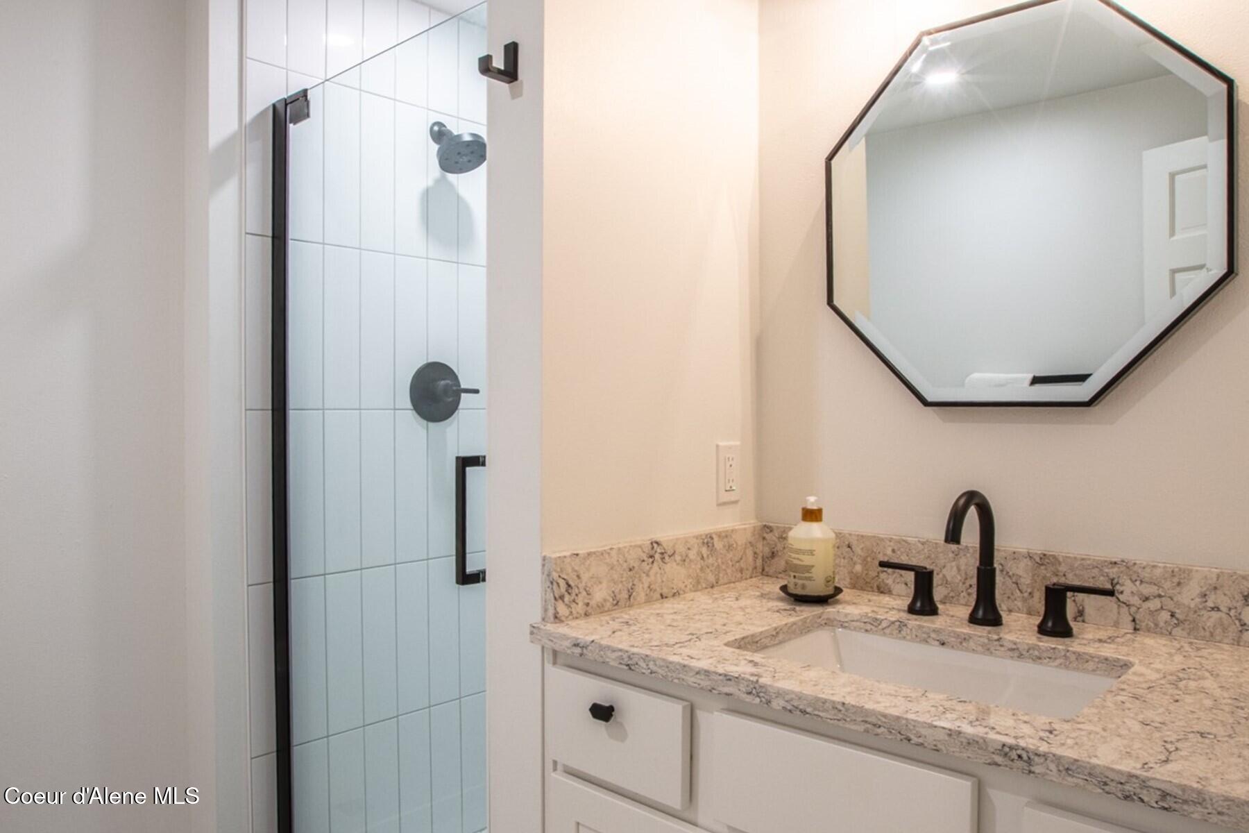 475 Campbell Point Road Laclede, ID 83841 - Photo 44 of 66 Full Bathroom Lower Level